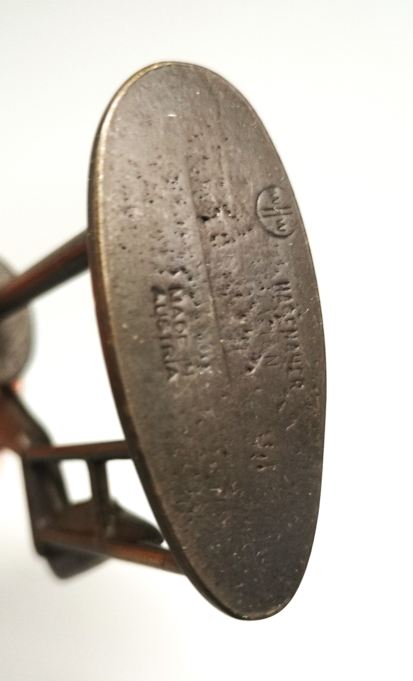 Werkstätte Hagenauer Dame an der Bar