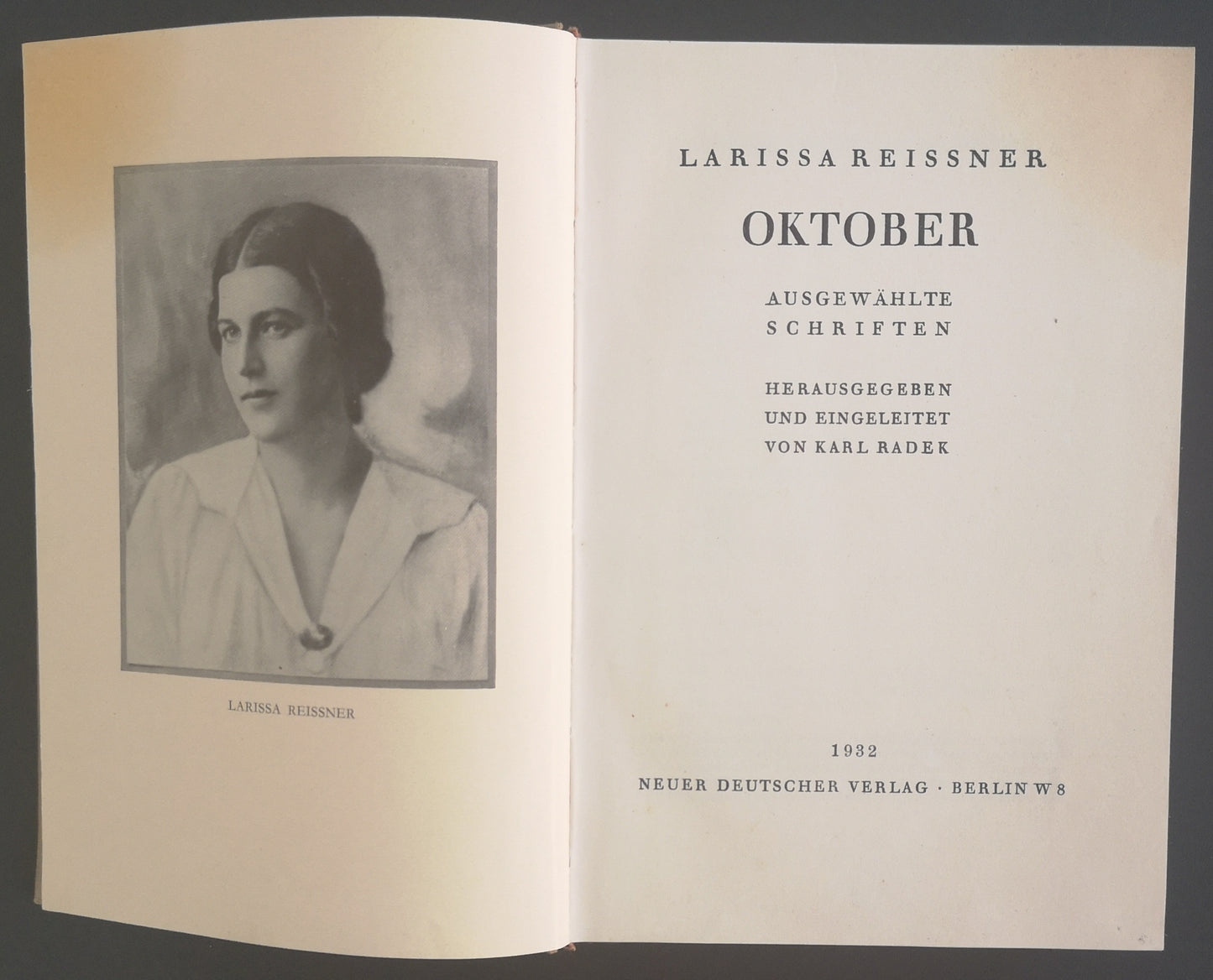 OKTOBER - Larissa Reissner