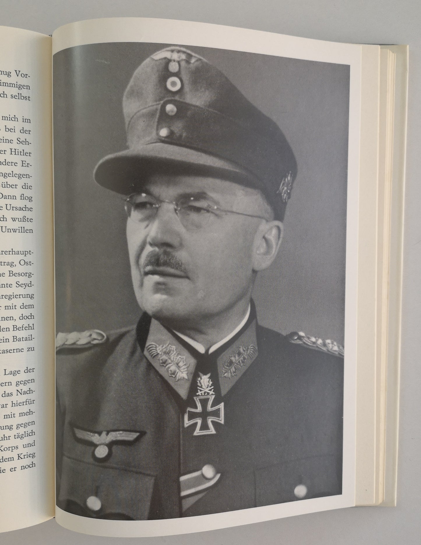 Soldat in stürzenden Reichen