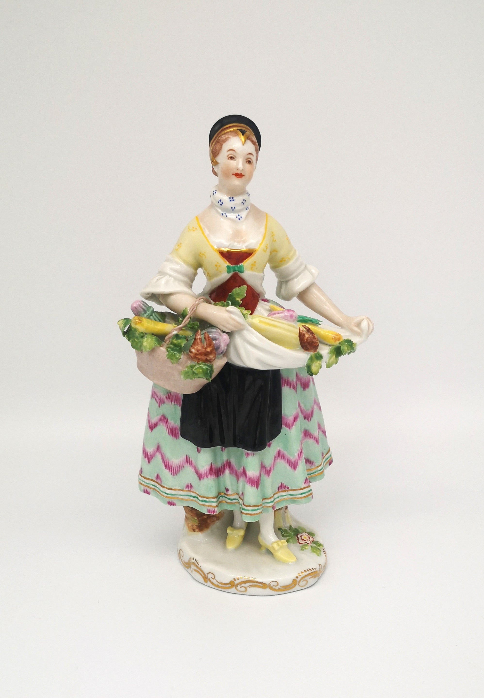 Augarten Porzellan Figur Gemüseverkäuferin – Sammelwunder