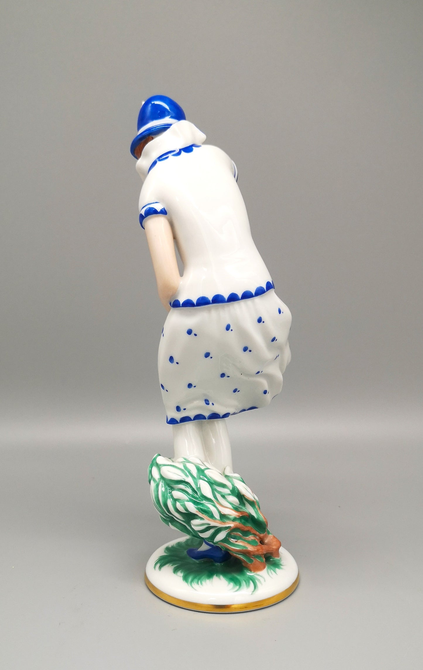 Augarten Porzellan Figur - "Mädchen im Sturm"